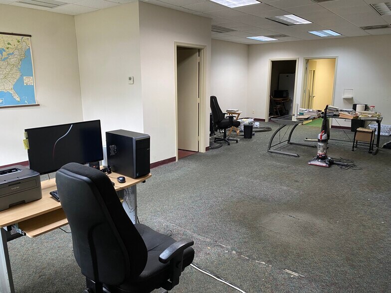 214 S Military Trl, Deerfield Beach, FL à louer - Photo du bâtiment - Image 3 de 7