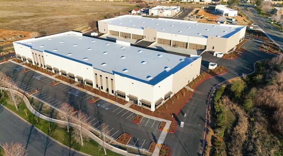 Golden Foothill Pky, El Dorado Hills, CA à louer - Photo du bâtiment - Image 2 de 20