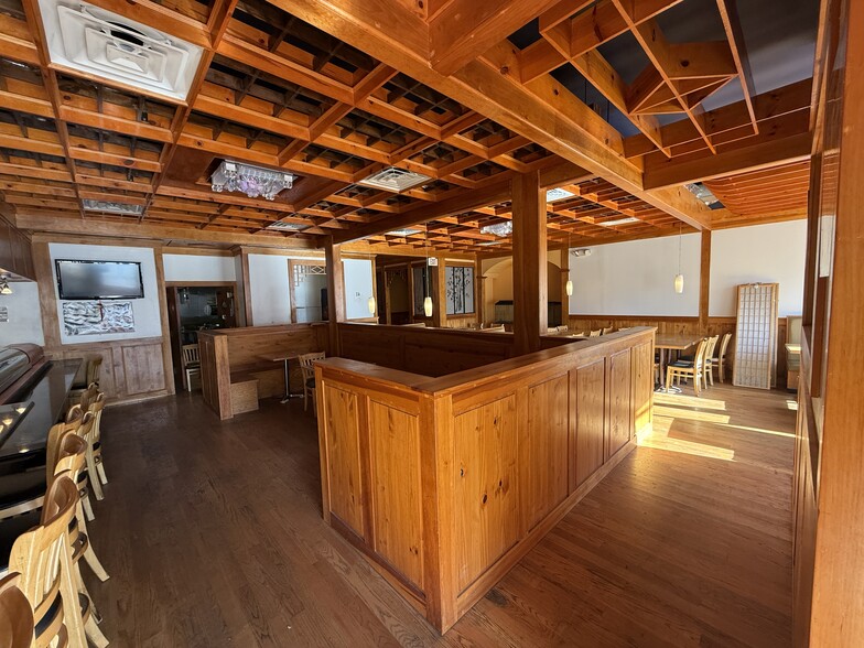 844-846 Farmington Ave, West Hartford, CT for lease - Building Photo - Image 2 of 8