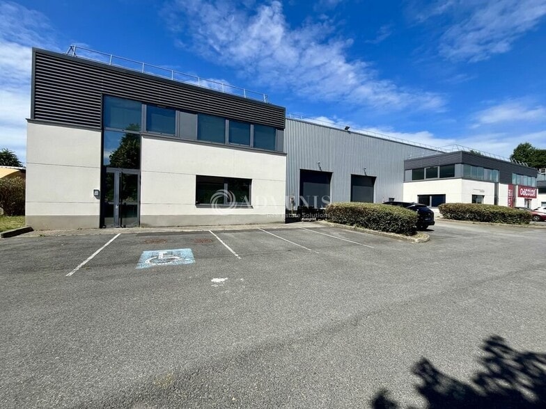 10 Rue Gustave Eiffel, Goussainville for lease - Building Photo - Image 1 of 10