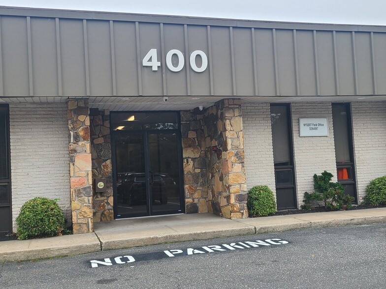 400 Montauk Hwy, West Islip, NY à louer - Photo du bâtiment - Image 2 de 22