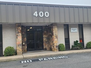 400 Montauk Hwy, West Islip, NY for lease Interior Photo- Image 2 of 22