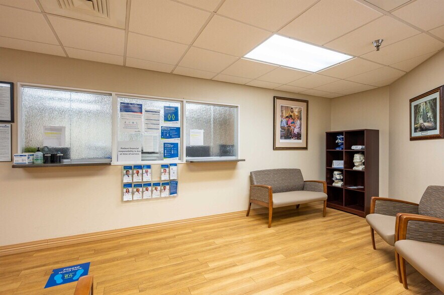 6719 Gall Blvd, Zephyrhills, FL à vendre - Photo intérieure - Image 2 de 189