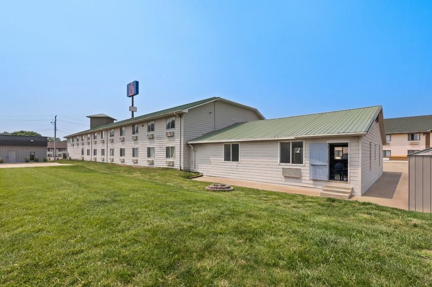 110 Sodrac Dr, North Sioux City, SD for sale - Building Photo - Image 3 of 18
