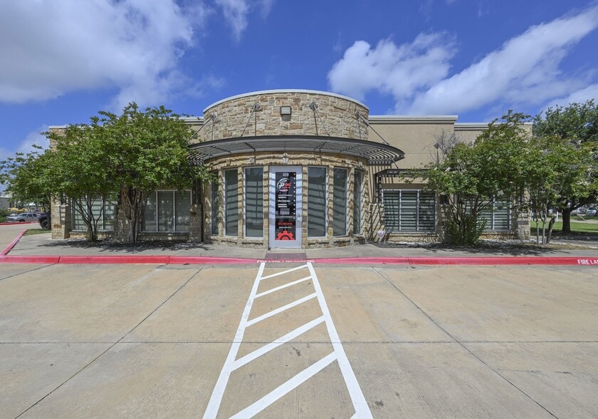 428 N Aston Dr, Sunnyvale, TX for sale - Primary Photo - Image 1 of 11