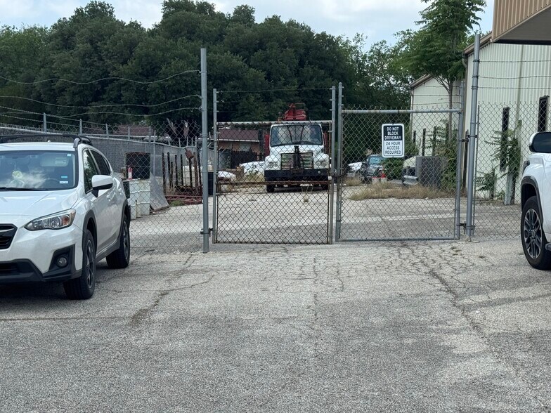 3 Burwood Ln, San Antonio, TX à vendre - Photo du bâtiment - Image 3 de 4