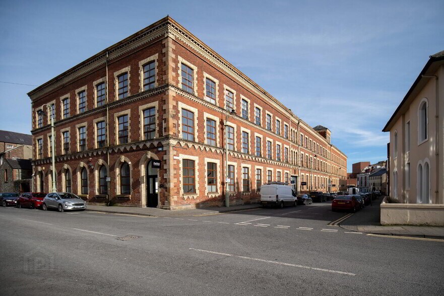 100 Patrick St, Londonderry à louer - Photo principale - Image 1 de 1