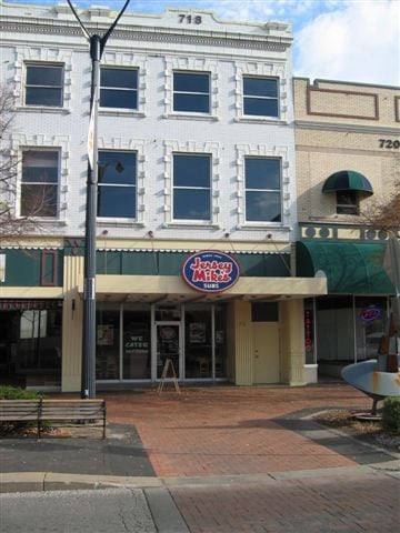 718 S Kansas Ave, Topeka, KS à louer - Photo du bâtiment - Image 3 de 5