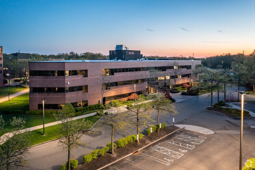 2045 Lincoln Hwy, Edison, NJ à louer - Photo du bâtiment - Image 2 de 33