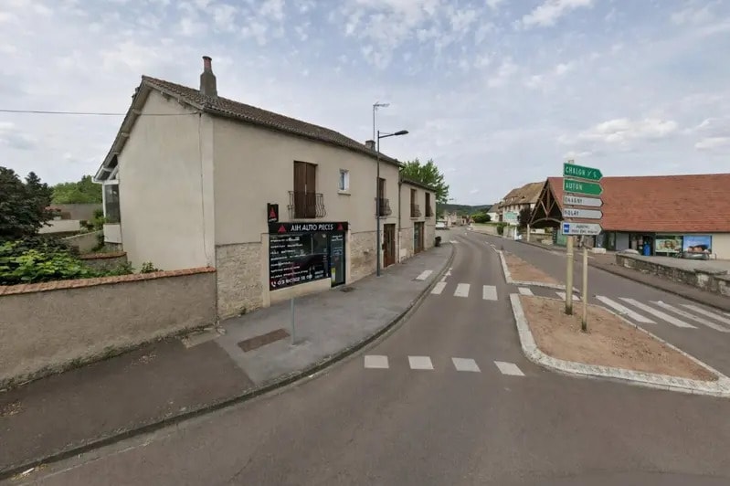 Retail in Beaune for sale - Building Photo - Image 2 of 7