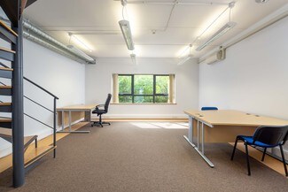 Plus de détails pour 62 Macrae Rd, Bristol - Bureau à vendre