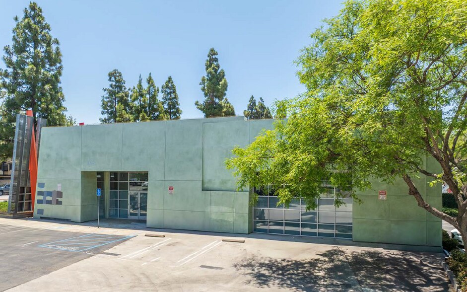10121 Jefferson Blvd, Culver City, CA for lease - Building Photo - Image 1 of 7
