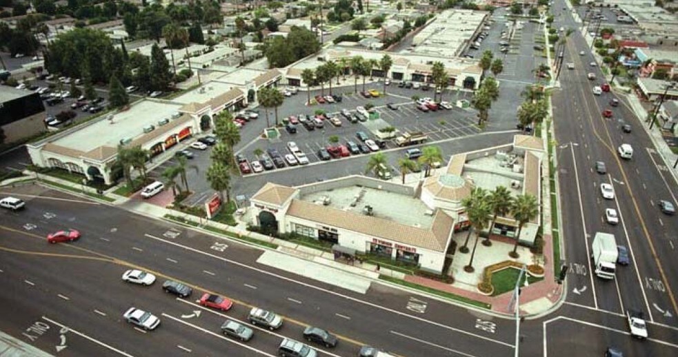 130-150 S Main St, Orange, CA à louer - Aérien - Image 2 de 12