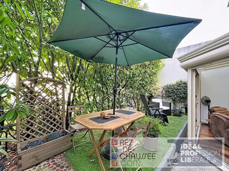 Multifamily in Nanterre for sale - Building Photo - Image 2 of 17