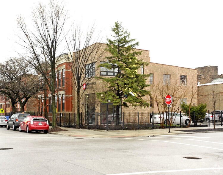 1659 W Hubbard St, Chicago, IL à louer - Photo du bâtiment - Image 2 de 9