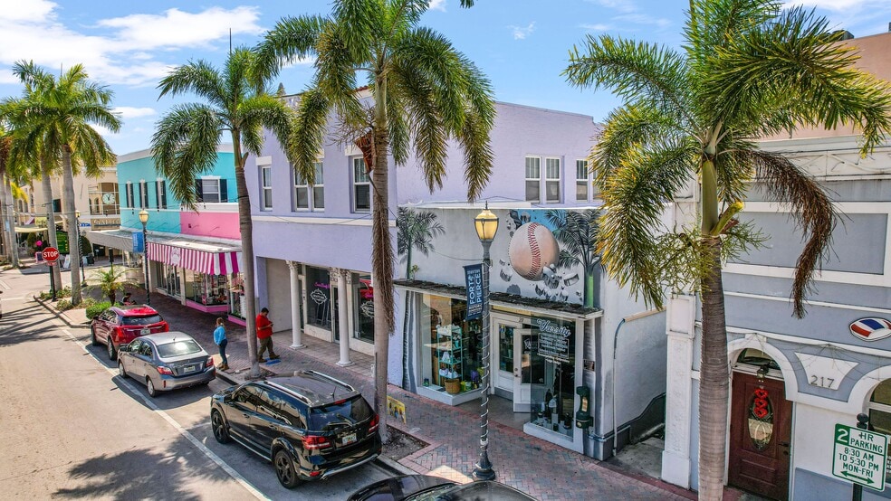 211 Orange Ave, Fort Pierce, FL for sale - Primary Photo - Image 1 of 23