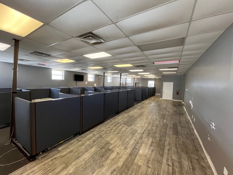 214 Cherry Ave, Voorhees, NJ for lease - Building Photo - Image 2 of 4