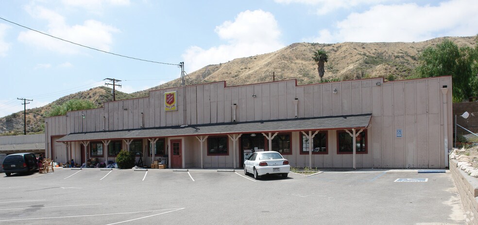 17657 Sierra Hwy, Santa Clarita, CA à vendre - Photo du bâtiment - Image 2 de 2