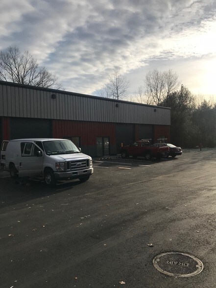 10 Charlesview Rd, Hopedale, MA à louer - Photo du bâtiment - Image 2 de 8