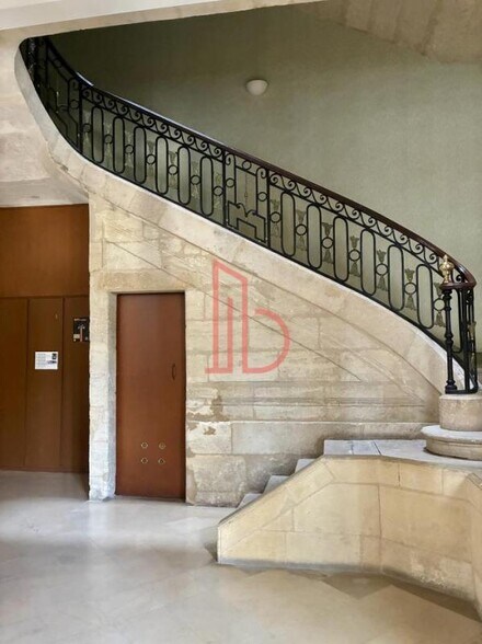 Office in Bordeaux for lease - Lobby - Image 3 of 7