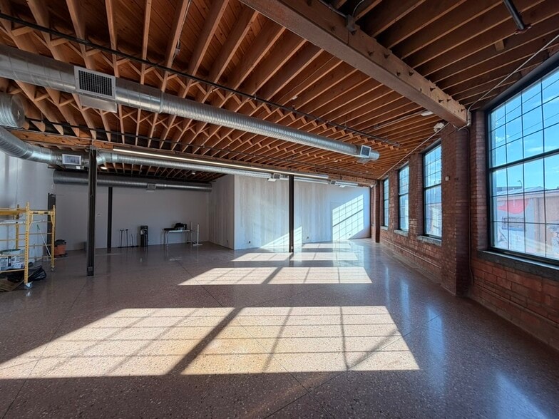 209 W 19th Ter, Kansas City, MO for lease - Interior Photo - Image 3 of 8