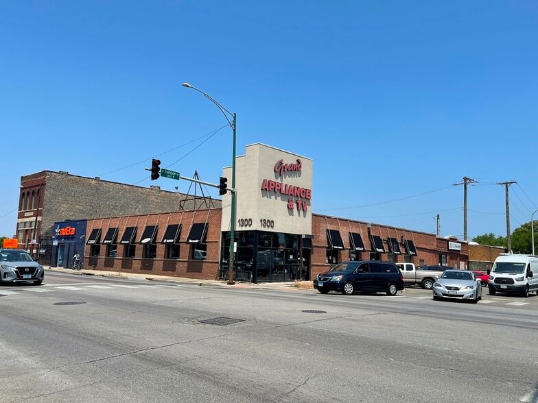 1300-1308 W North Ave, Chicago, IL for lease - Building Photo - Image 2 of 7