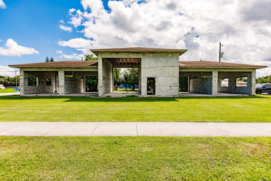 555 NW 16th St, Belle Glade, FL à vendre - Photo principale - Image 1 de 11