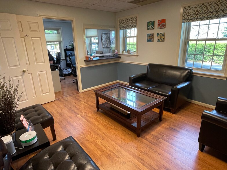 2120 Ivy Rd, Charlottesville, VA for lease - Lobby - Image 2 of 11