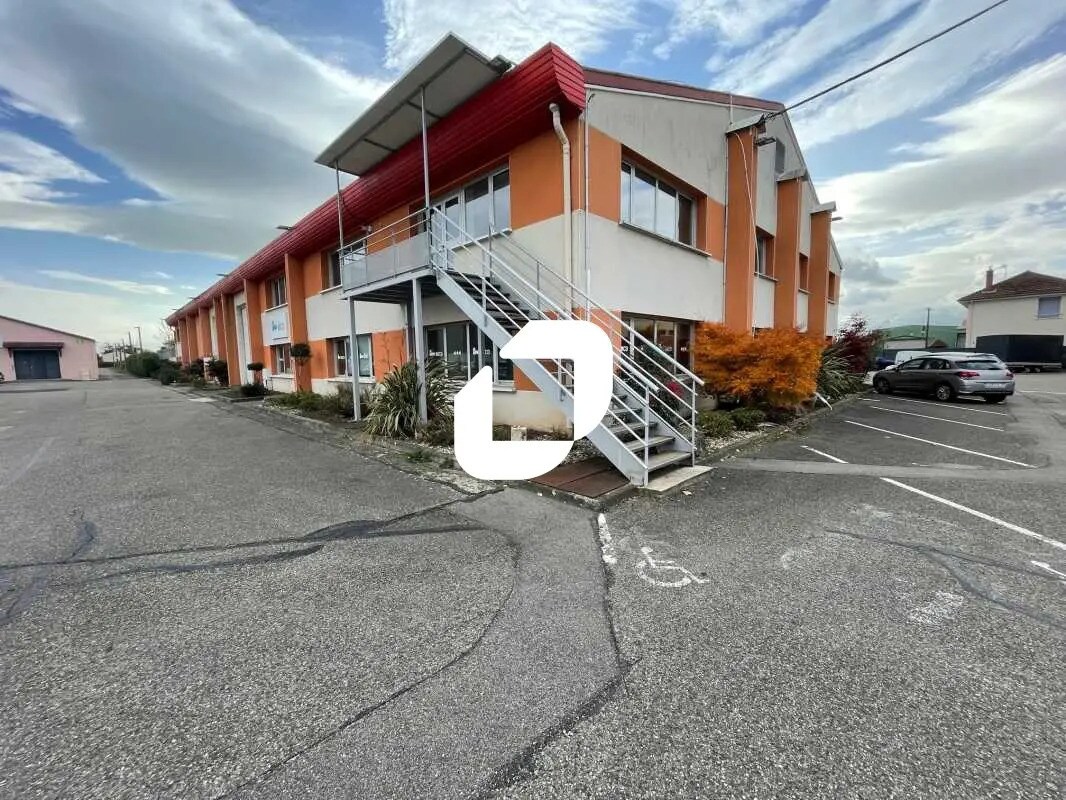 Office in Décines-Charpieu for lease Building Photo- Image 1 of 15