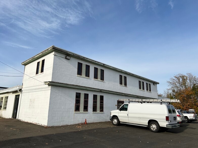 81-83 Erna Ave, Milford, CT for lease - Primary Photo - Image 1 of 7