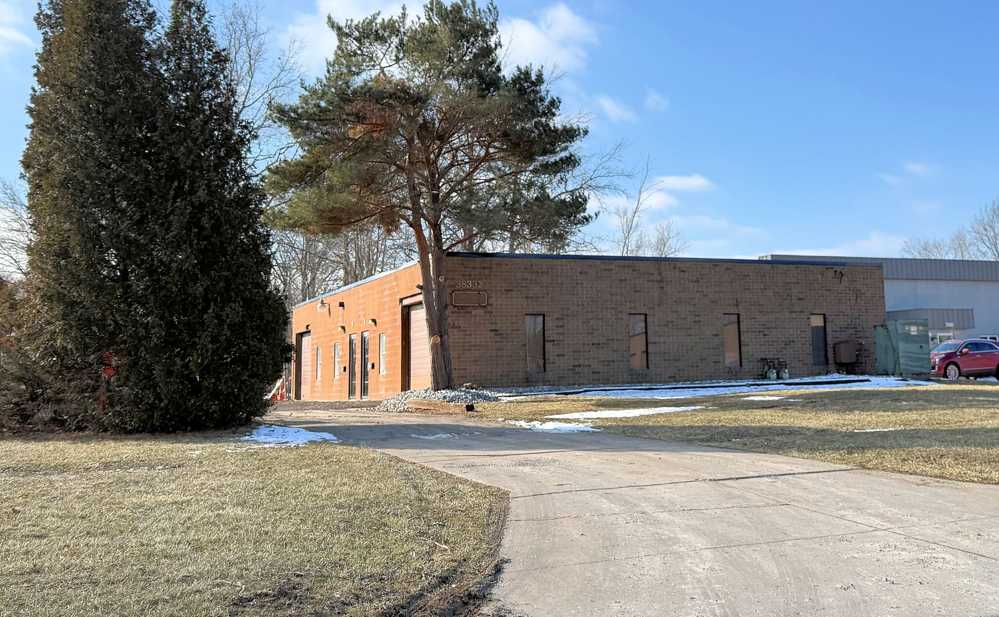 38332 Airport Pky, Willoughby, OH for sale Primary Photo- Image 1 of 9