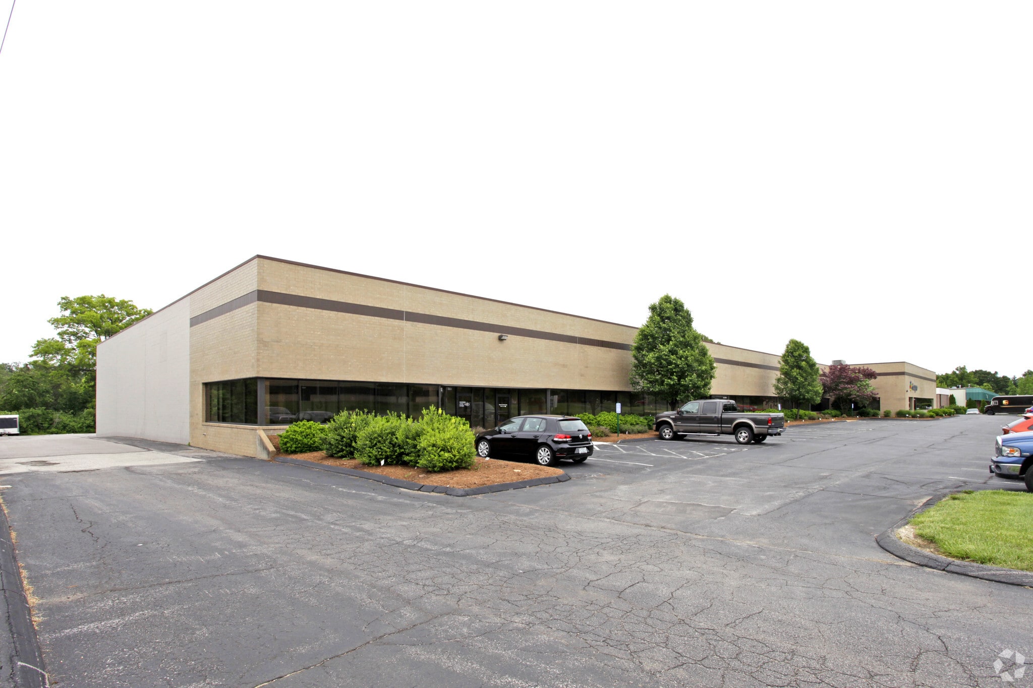 1626 Headland Dr, Fenton, MO for lease Primary Photo- Image 1 of 5
