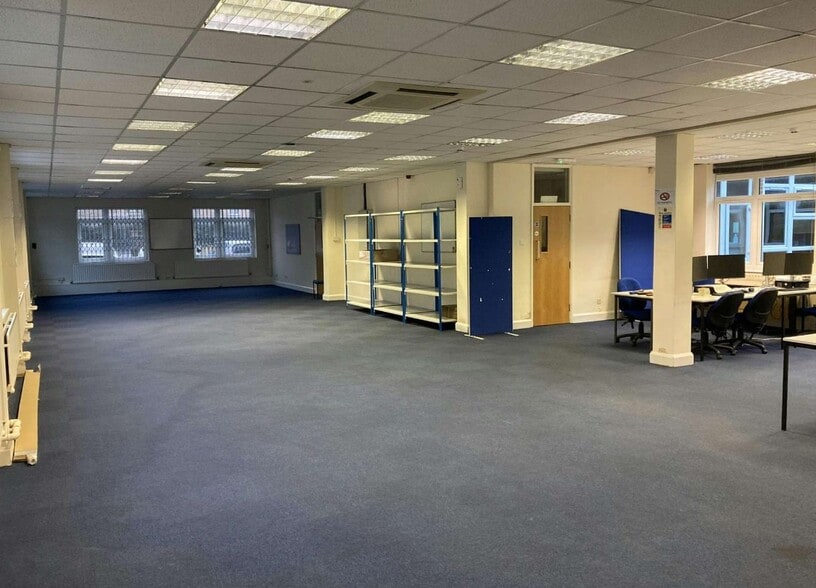 Robins Wood Rd, Nottingham for sale - Interior Photo - Image 2 of 3