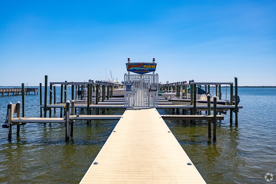 806 Indian River Dr, Sebastian, FL for sale - Building Photo - Image 3 of 39