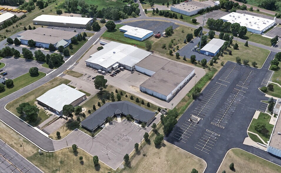 19178 Industrial Blvd NW, Elk River, MN à vendre - Photo du bâtiment - Image 2 de 19