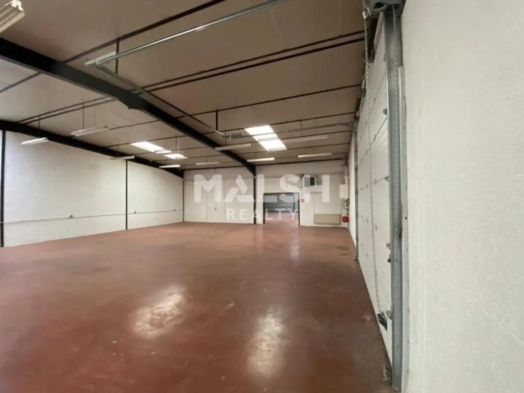 Office in Genay for lease Interior Photo- Image 1 of 9