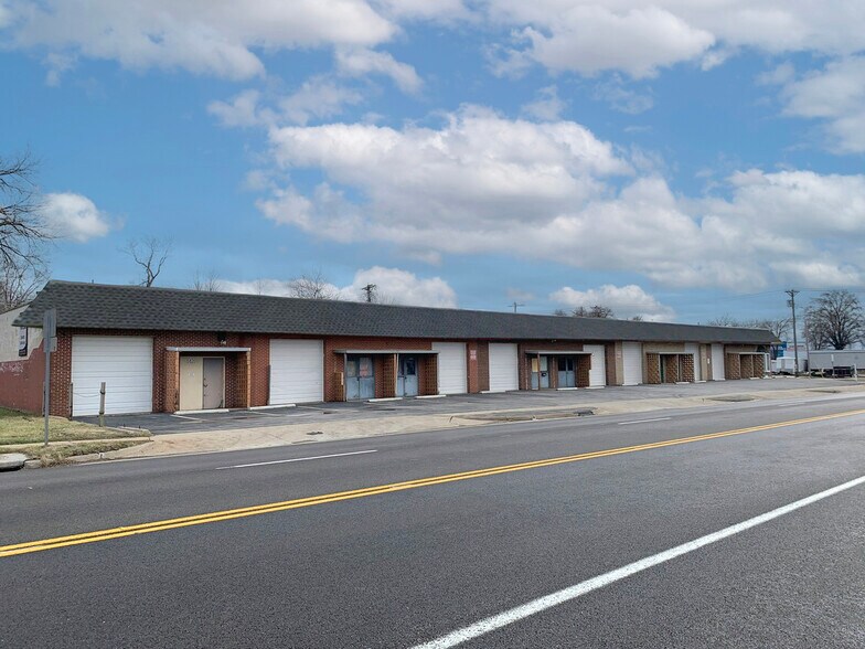 5800-5814 N Hanley Rd, Saint Louis, MO à louer - Photo du bâtiment - Image 1 de 11