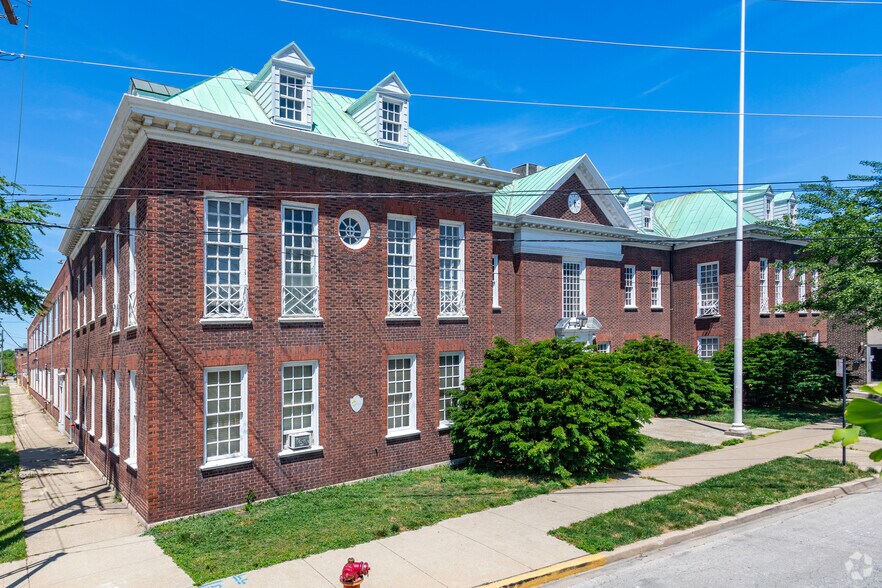 2450 W Hubbard St, Chicago, IL à louer - Photo du bâtiment - Image 2 de 27