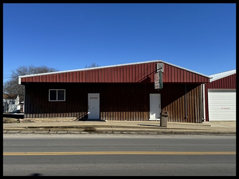 205 N Macon St, Bevier, MO à vendre - Photo du bâtiment - Image 2 de 28