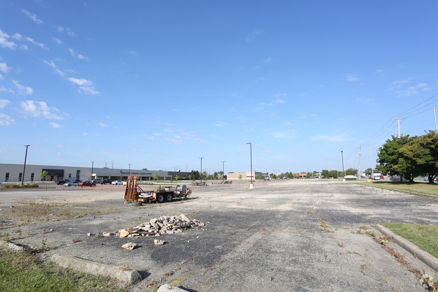 610 E North Ave, Carol Stream, IL for sale - Building Photo - Image 2 of 2