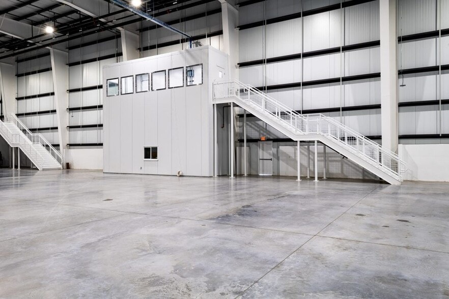 8418 Somerset Rd, San Antonio, TX for lease - Building Photo - Image 2 of 5