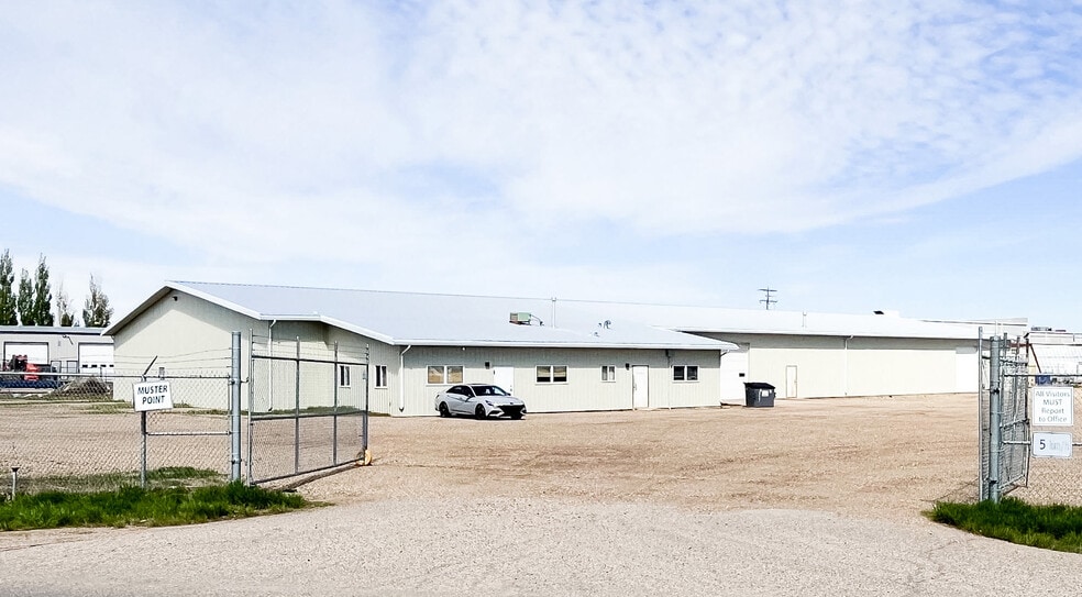 1276 32 St SW, Medicine Hat, AB à louer - Photo principale - Image 1 de 8