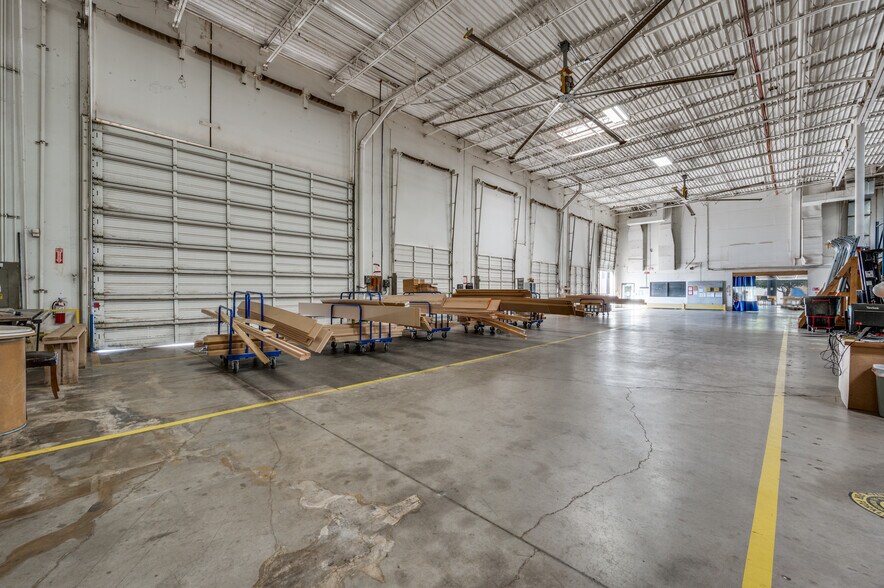 1615 Diplomat Dr, Carrollton, TX à louer - Photo intérieure - Image 2 de 10