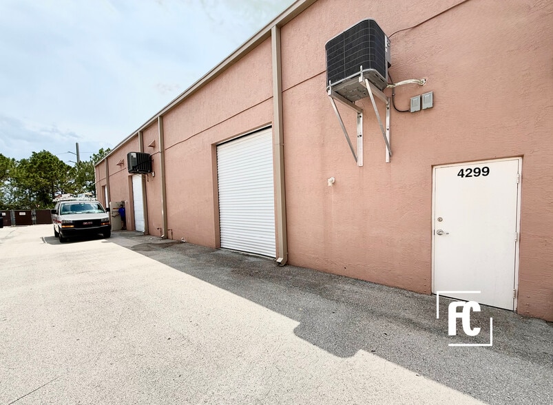 4287-4303 SW High Meadows Ave, Palm City, FL à vendre - Photo du bâtiment - Image 2 de 6