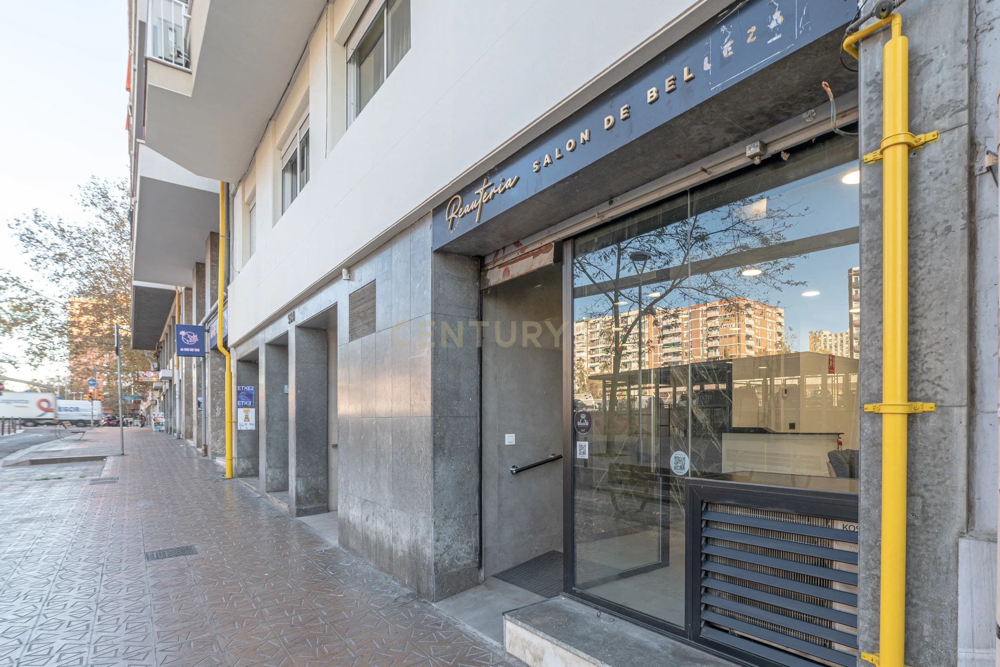 Multifamily in Barcelona, Barcelona for sale Building Photo- Image 1 of 3