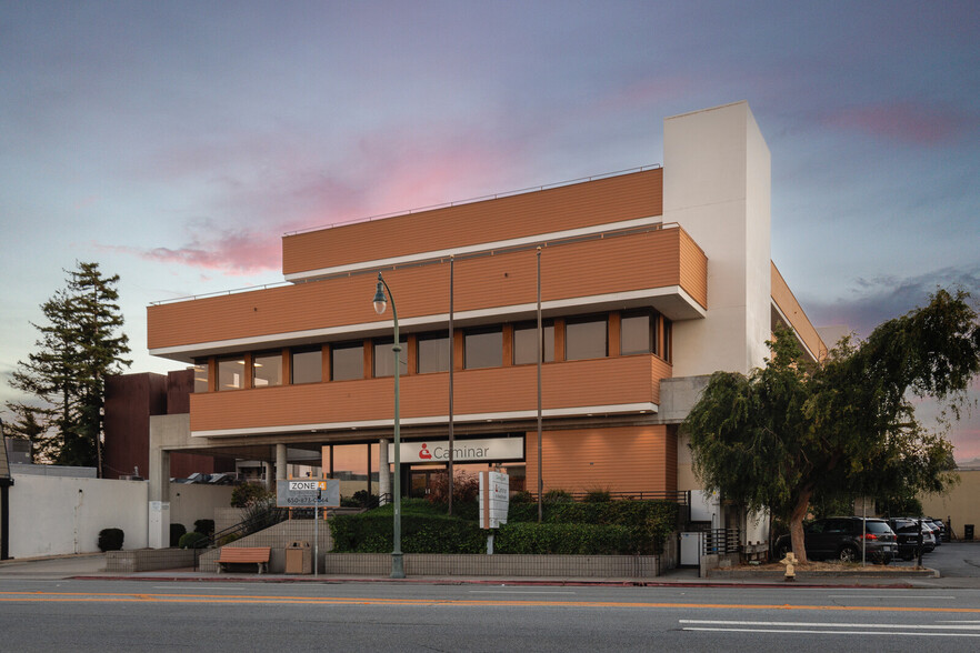 2600 S El Camino Real, San Mateo, CA à louer - Photo du bâtiment - Image 1 de 51