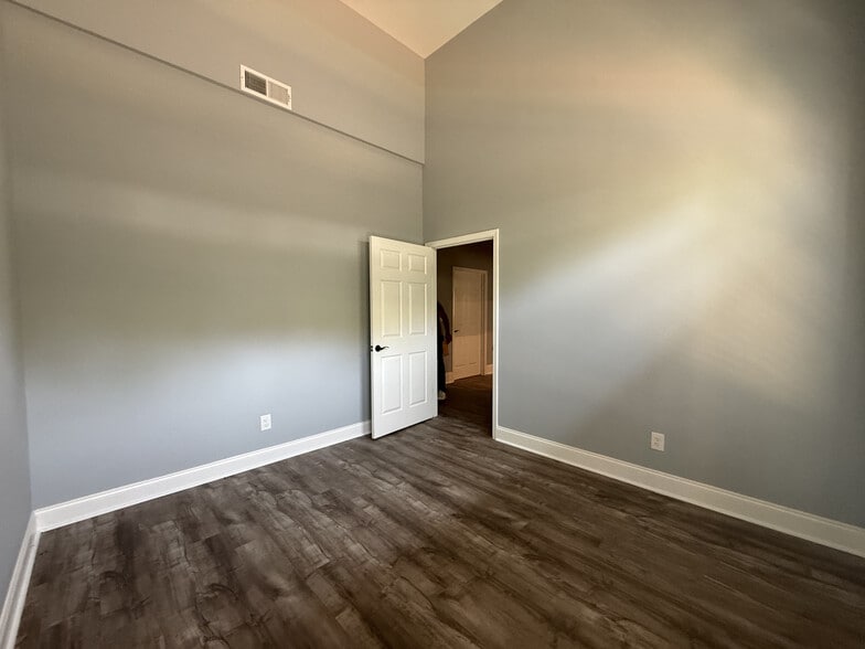 251 Heritage Walk, Woodstock, GA for lease - Building Photo - Image 3 of 7