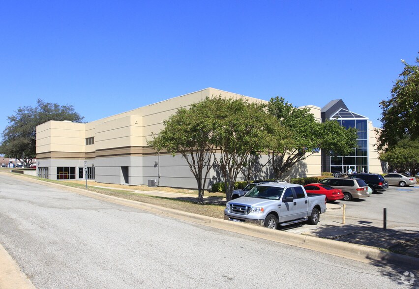 10616 Research Blvd, Austin, TX à louer - Photo du bâtiment - Image 2 de 2