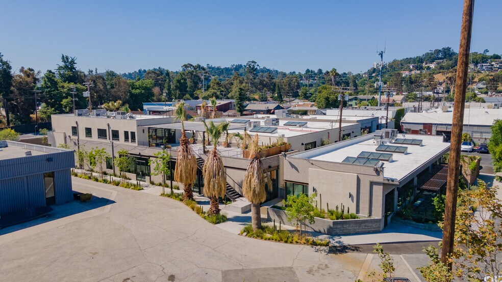 3021 Gilroy St, Los Angeles, CA à louer - Photo du bâtiment - Image 1 de 17