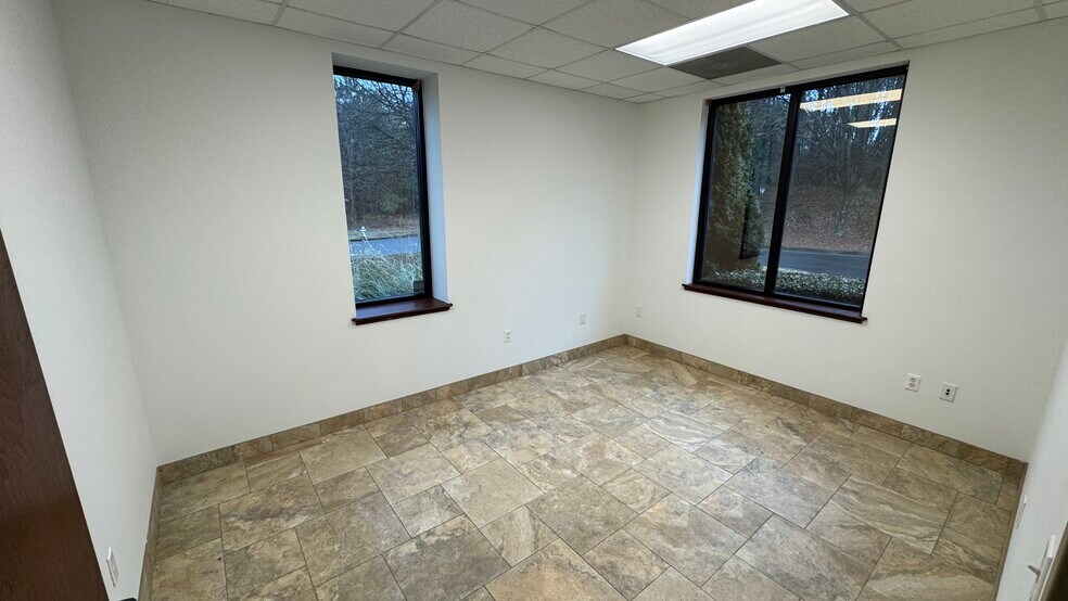 6065 Parkway North Dr, Cumming, GA à louer - Photo du bâtiment - Image 2 de 11